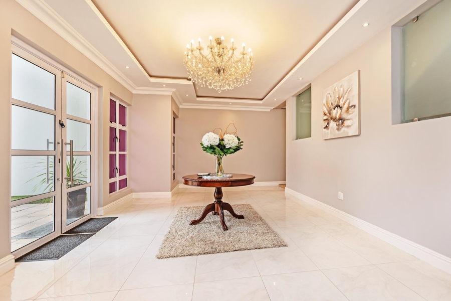 7 Bedroom Property for Sale in Flamingo Vlei Western Cape